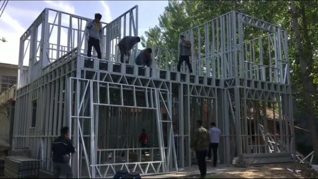 参观在建中的轻钢别墅（一）